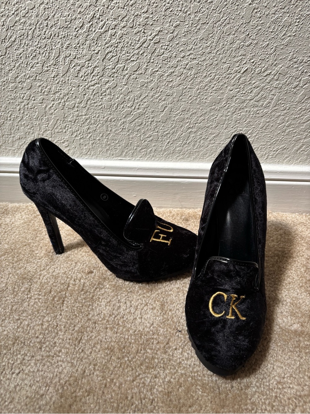 YRU Black Velvet Heels with Gold Embroidery - Picture 2 of 5